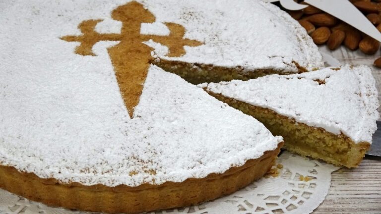Receta Cl&aacute;sica de la Tarta de Santiago Gallega