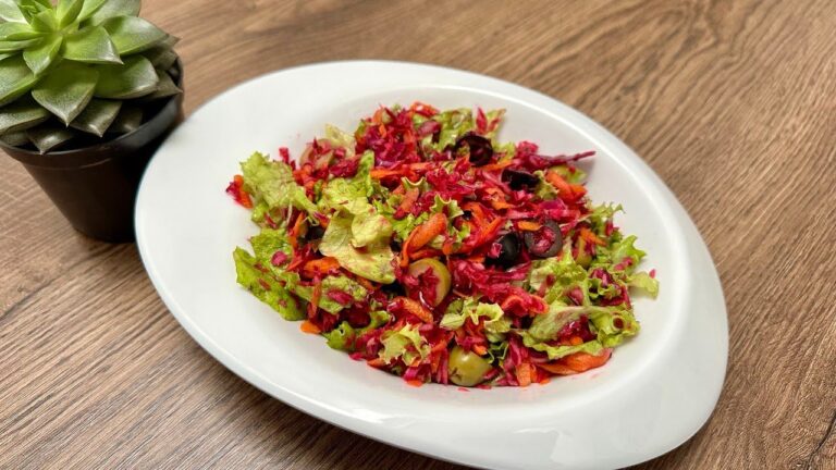 Ensaladas Coloridas: Sabores del Mediterr&aacute;neo en Cada Bocado