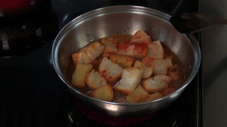 Disfrutando Sopa Castellana en Familia
