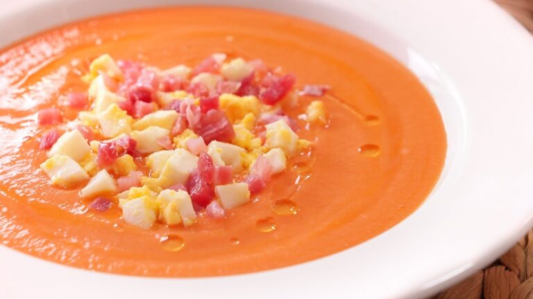 El Sabor Andaluz del Salmorejo Cordob&eacute;s