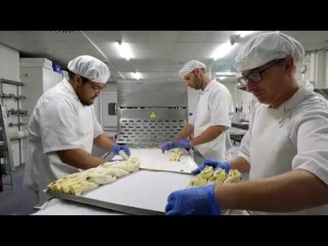El Arte de la Trenza de Almud&eacute;var: Tradici&oacute;n y Maestr&iacute;a