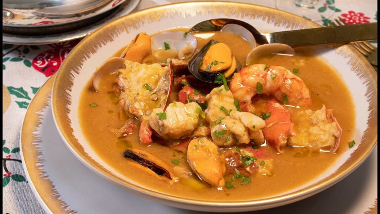 Delicias del Mar: Recetas Tradicionales de Sopa de Mariscos Gallega